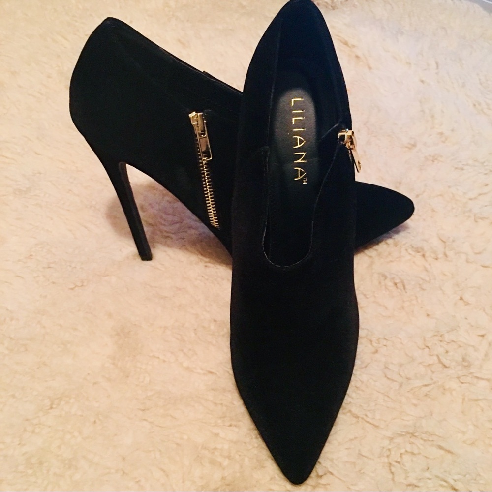 🌑Liliana black pointed toe velvet booties